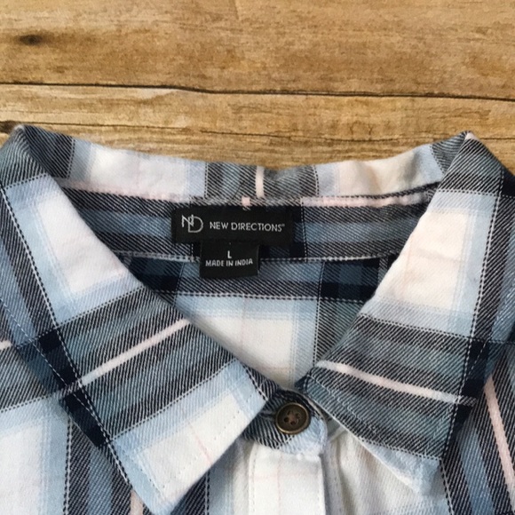 New direction Women’s button down - Picture 3 of 6